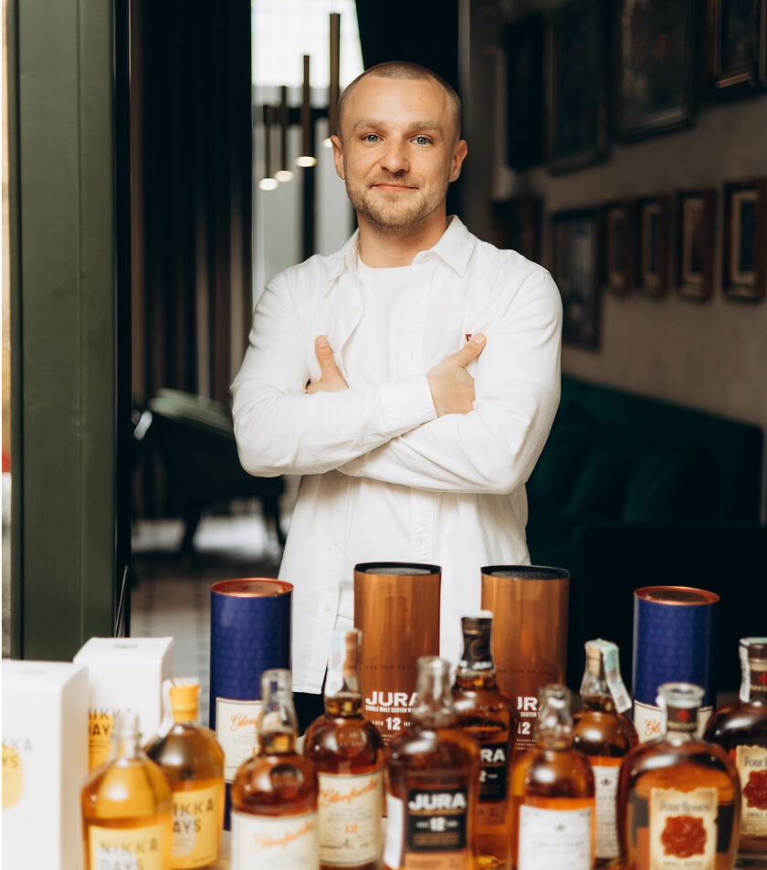 О СООЗДАТЕЛЕ